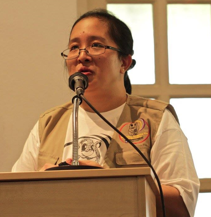 Dr. Chong Ju Lian giving her lecture about the Malayan Pangolin.