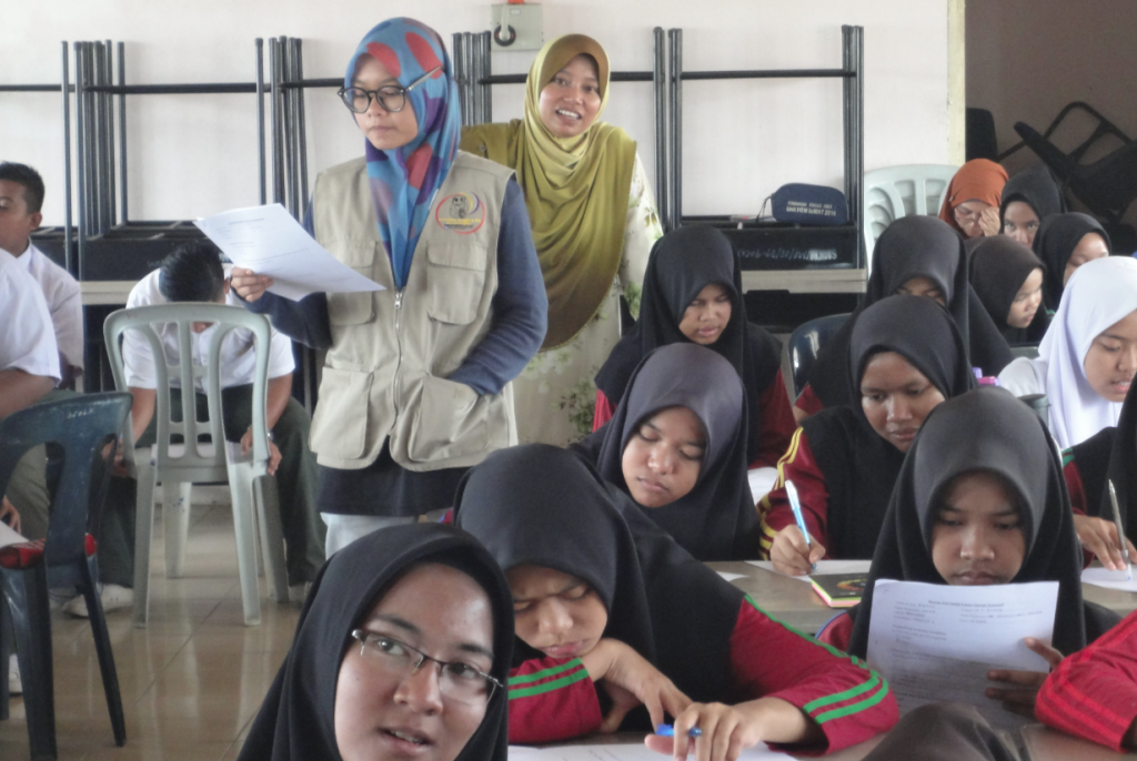 Ms. Nor Diyana and Madame Maznita monitor the students involved in the questionnaire.