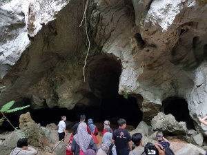 Cave mapping course.