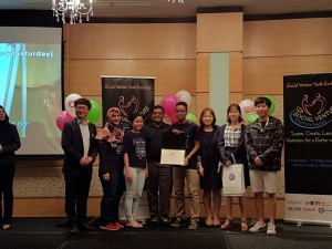 Social Venture 3rd Place Team : Amera and Candy (IPK postgraduate student) on second and third from left.
