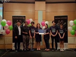 Social Venture 4th Place Team : Fathihi and Elizabeth (IPK postgraduate student) on third and fifth from left.